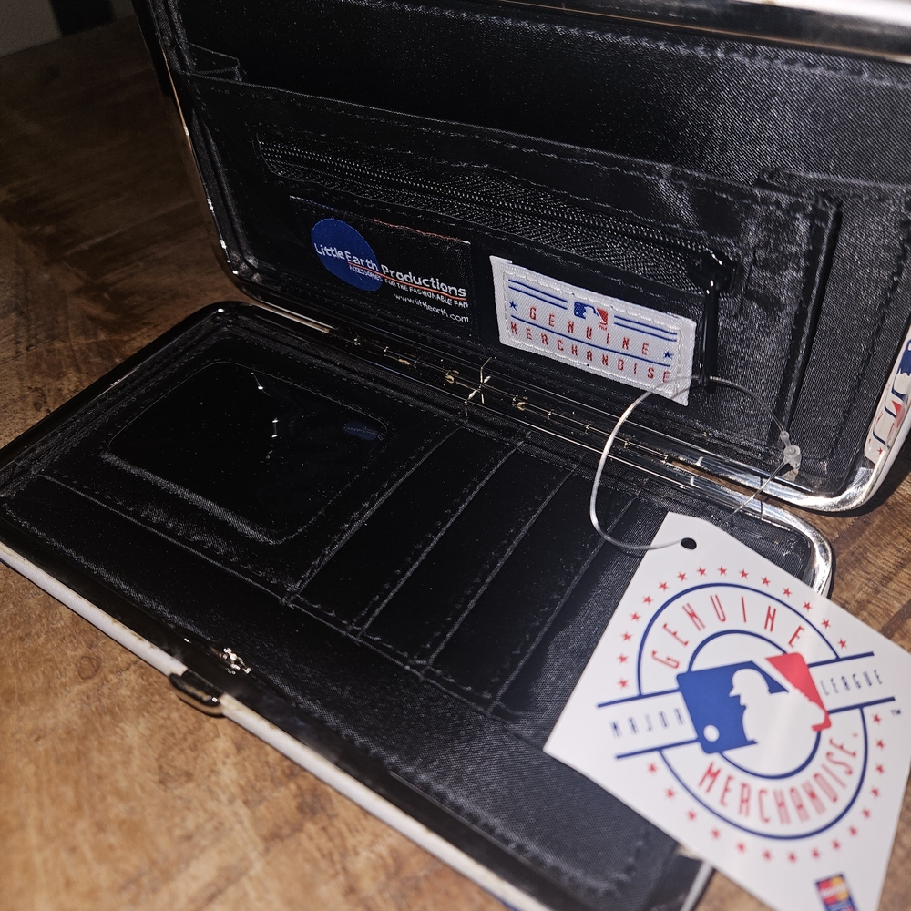 Chicago Cubs Blue Zip Wallet with Team Logo - Picture 4 of 6